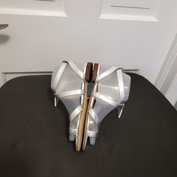 NWOB Talbots "Keri" Silver Metallic Multi Straps Flat Sandals Size 6.5, Formal - Picture 6 of 13
